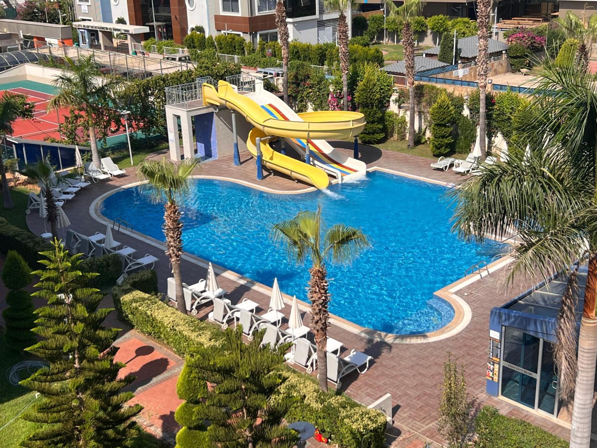 Penthouse 4 Bedrooms, 1 Living Room, To The Sea 7 Minutes Walk 公寓 *